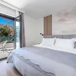 Hillside Rest Villa *