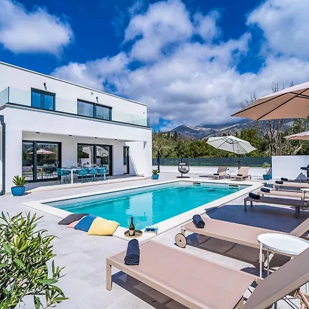 Hillside Rest Villa